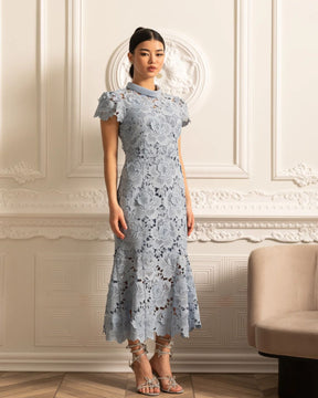 Vestido Renda Bordada  – Elegância Sofisticada