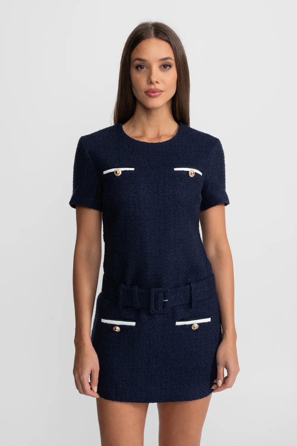 Vestido Curto de Luxo em Tweed Azul: Modelagem Slim e Design Atemporal