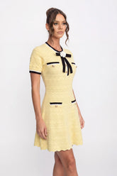Vestido Míni Linha A com Broche de Laço