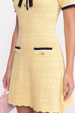 Vestido Míni Linha A com Broche de Laço