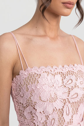 Vestido Longo Sereia em Renda com Recortes Vazados e Alças Delicadas