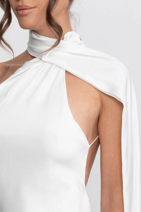 Vestido Longo Acetinado com Detalhe Torcido no Pescoço e Caimento Fluido