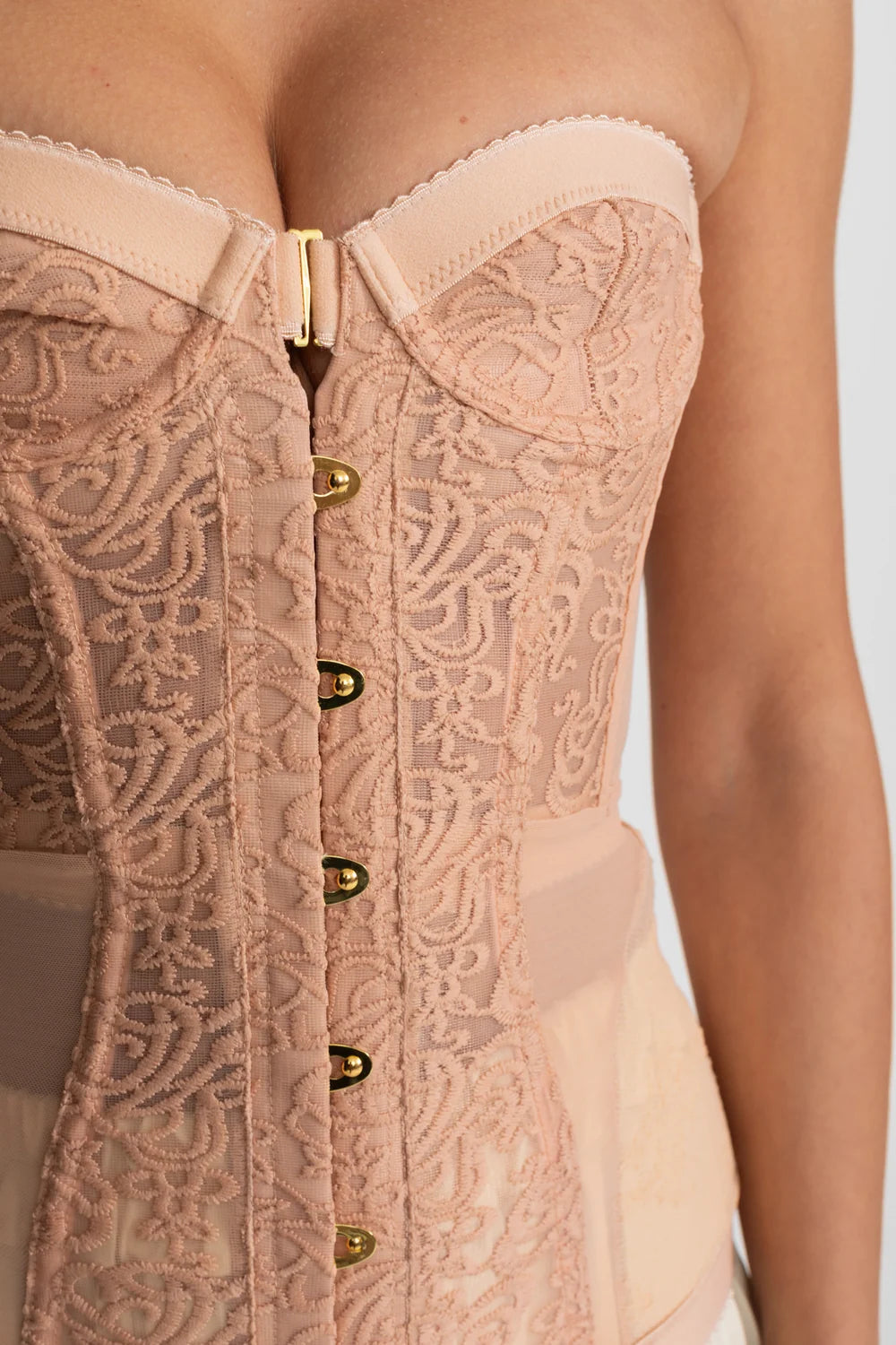 Corset Rendado Tomara que Caia Estruturado e Fecho Frontal
