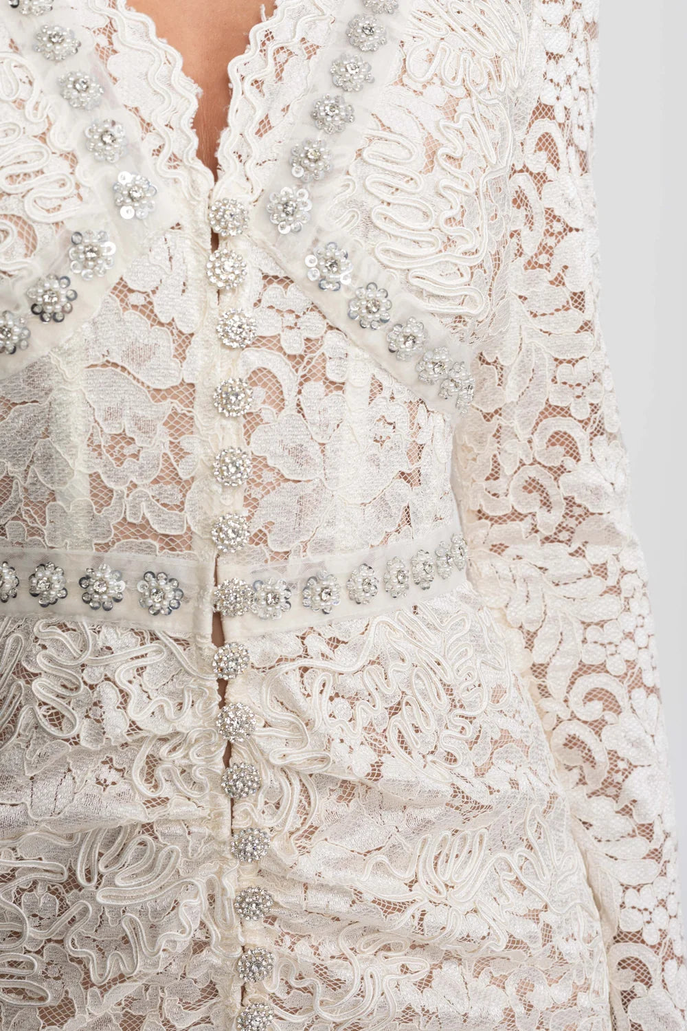 Vestido Elegante de Renda Mídium com Mangas Longas