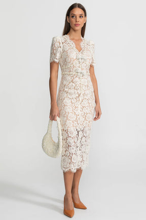 Vestido Midi em Renda Escultural com Cinto e Forro Acetinado