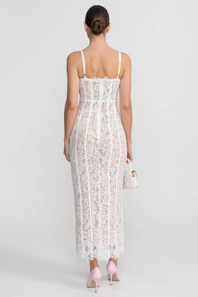 Vestido Longo Escultural com Decote Quadrado e Renda Nobre
