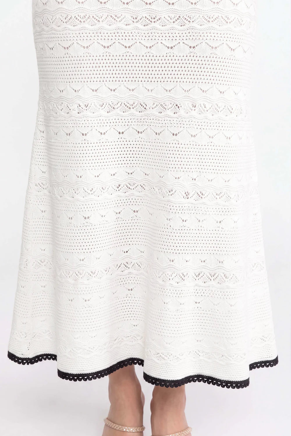 Vestido Mídi Decote V, Botões e Detalhe de Laço