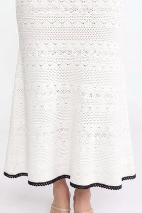 Vestido Mídi Decote V, Botões e Detalhe de Laço