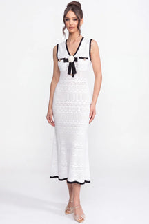 Vestido Mídi Decote V, Botões e Detalhe de Laço
